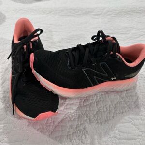 New Balance Women size 8 Black/pink Memory Foam Tennis Shoes.